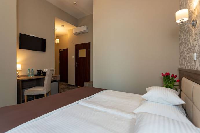 Imagen de la habitación del Hotel Maximum. Foto 13