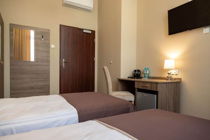 Imagen de la habitación del Hotel Maximum. Foto 17