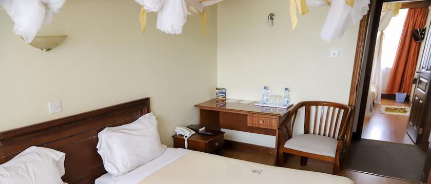 Imagen de la habitación del Hotel Maxoil. Foto 17