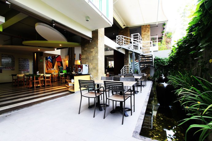 Imagen de los interiores del Hotel Maxonehotels At Bukit Jimbaran. Foto 7