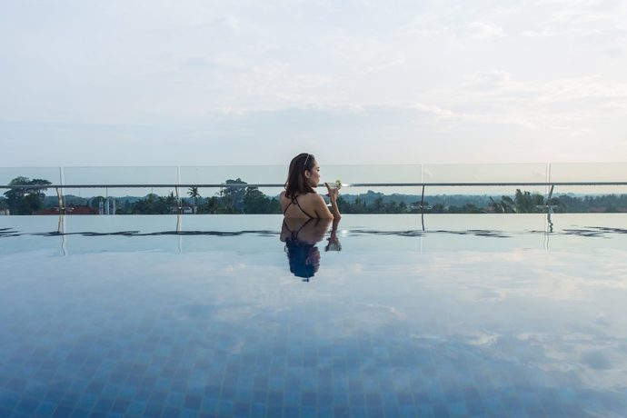Imagen de la piscina del Hotel Maxones At Ubud. Foto 18