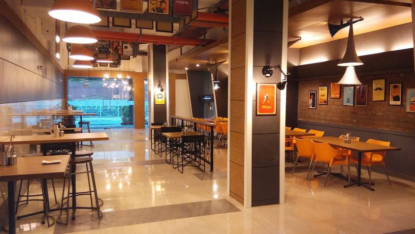Imagen del bar/restaurante del Hotel Maxs Jabalpur. Foto 3