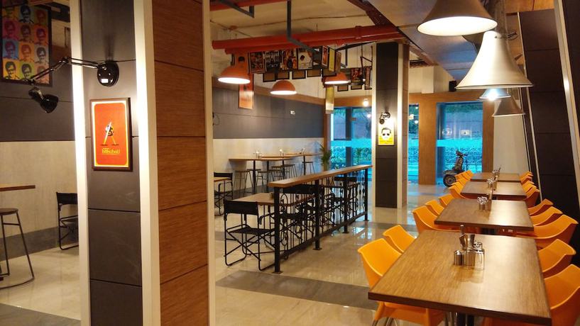 Imagen del bar/restaurante del Hotel Maxs Jabalpur. Foto 6