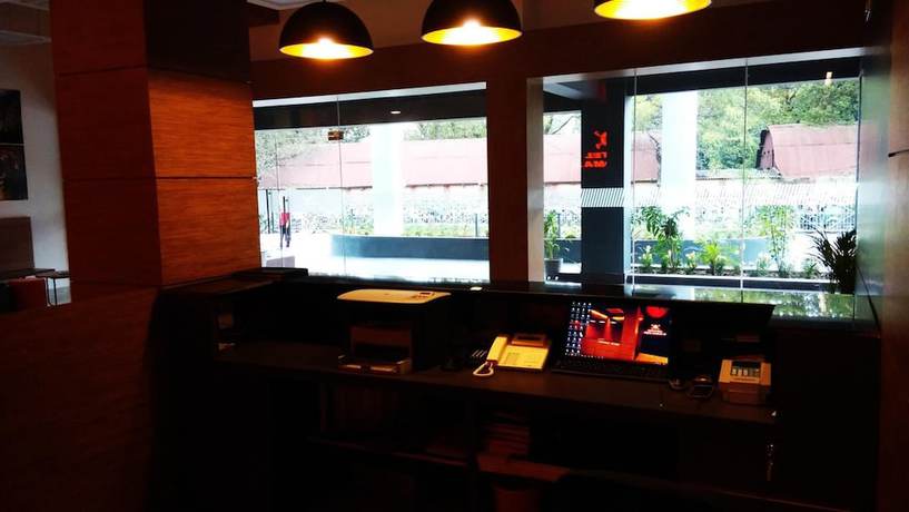 Imagen del bar/restaurante del Hotel Maxs Jabalpur. Foto 7