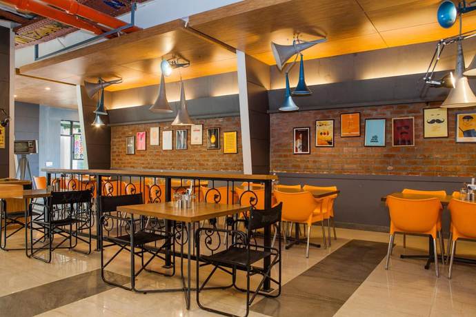 Imagen del bar/restaurante del Hotel Maxs Jabalpur. Foto 8