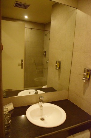 Imagen de la habitación del Hotel Maxs Jabalpur. Foto 16