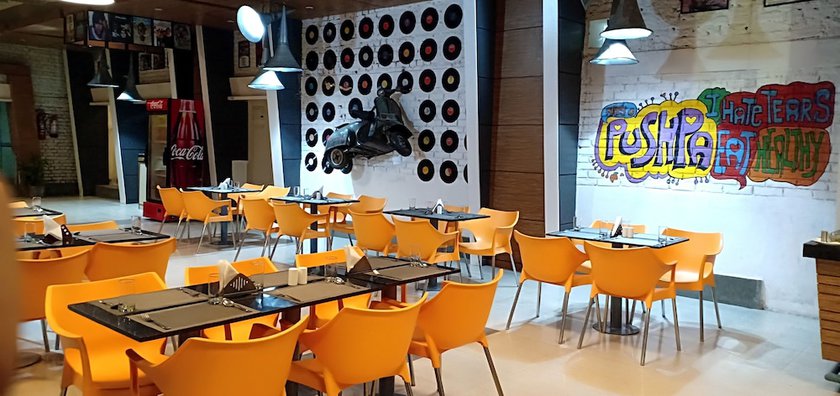 Imagen del bar/restaurante del Hotel Maxs Prayagraj. Foto 4