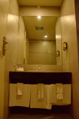 Imagen de la habitación del Hotel Maxs Prayagraj. Foto 11