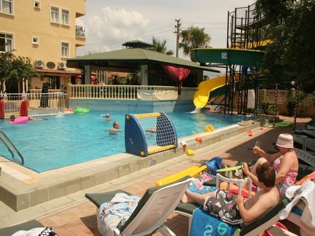 Imagen general del Hotel Maxwell Holiday Club. Foto 3