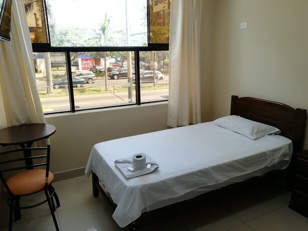 Imagen de la habitación del Hotel Maxy's Inn and Suite. Foto 16