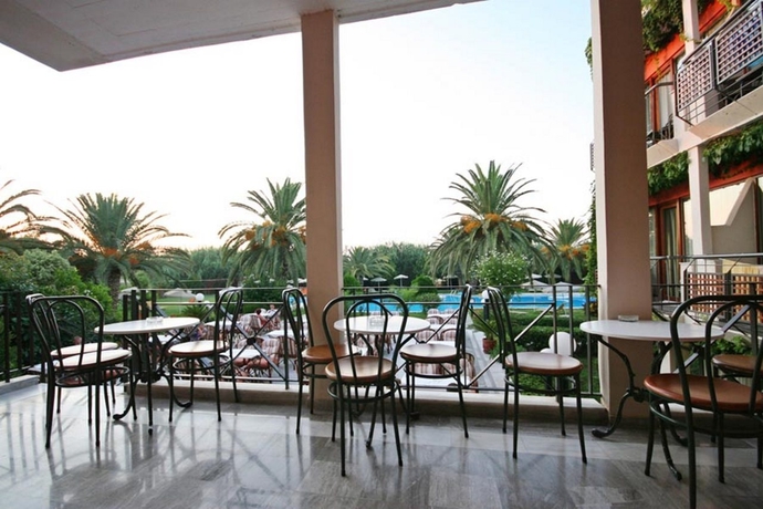 Imagen general del Hotel May Beach. Foto 9