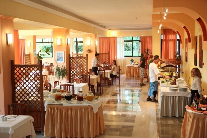 Imagen general del Hotel May Beach. Foto 12