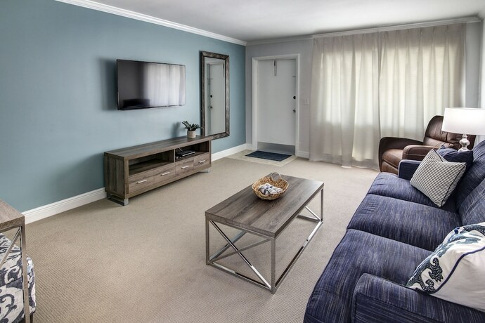 Imagen de la habitación del Hotel May-Dee Suites. Foto 13