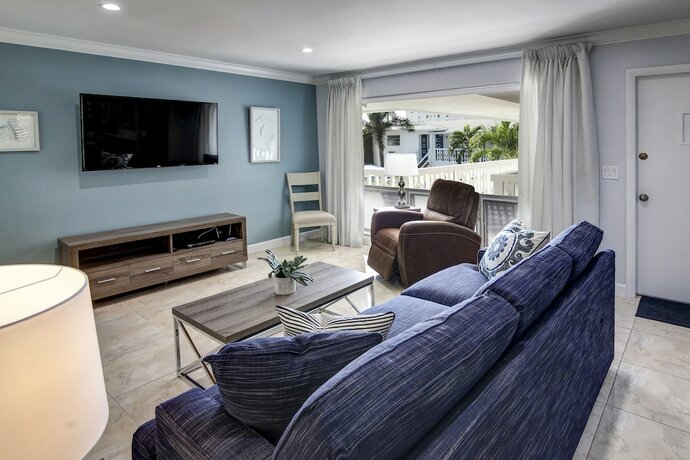 Imagen de la habitación del Hotel May-Dee Suites. Foto 15