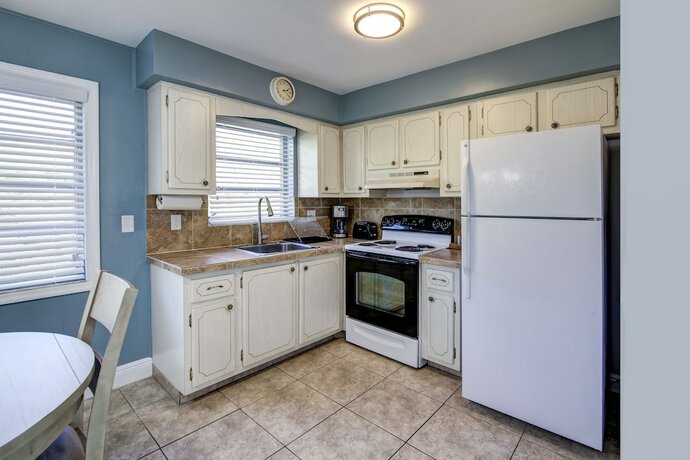 Imagen de la habitación del Hotel May-Dee Suites. Foto 17