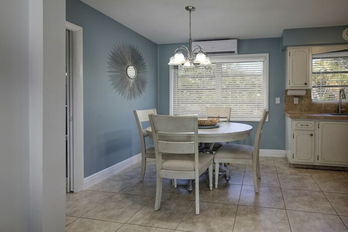 Imagen de la habitación del Hotel May-Dee Suites. Foto 18