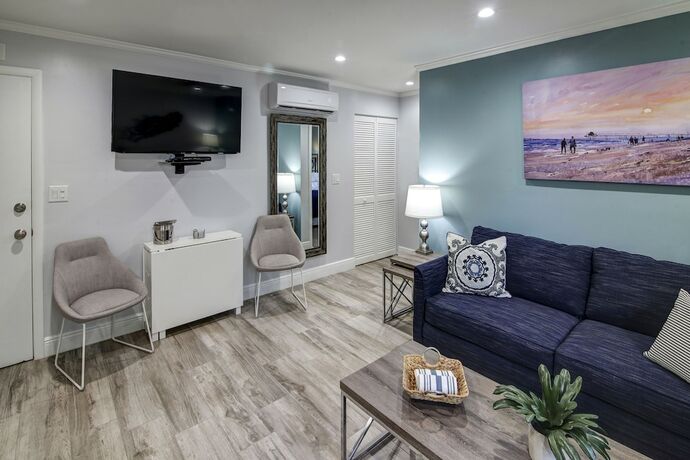 Imagen de la habitación del Hotel May-Dee Suites. Foto 19