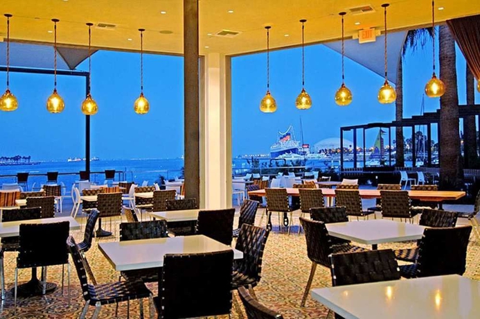 Imagen del bar/restaurante del Hotel Maya - A Doubletree By Hilton. Foto 5