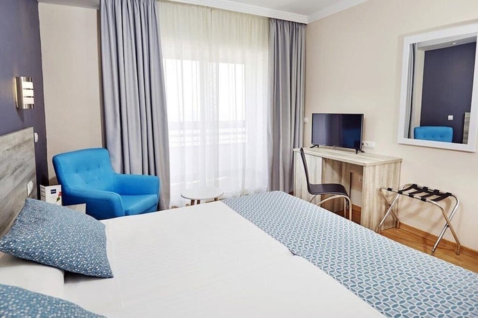 Imagen de la habitación del Hotel Maya, Alicante. Foto 3