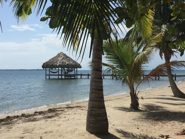 Imagen de los exteriores del Hotel Maya Beach. Foto 13