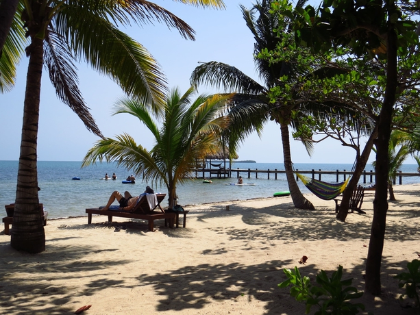 Imagen de los exteriores del Hotel Maya Beach. Foto 16