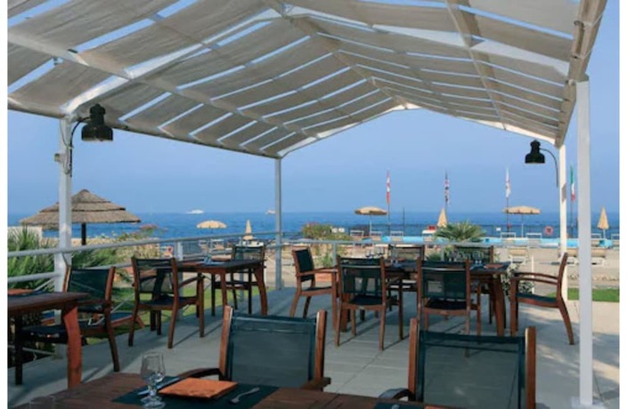 Imagen del bar/restaurante del Hotel Maya Beach Resort. Foto 5