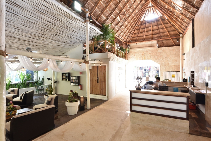 Imagen de los interiores del Hotel Maya Bric. Foto 16