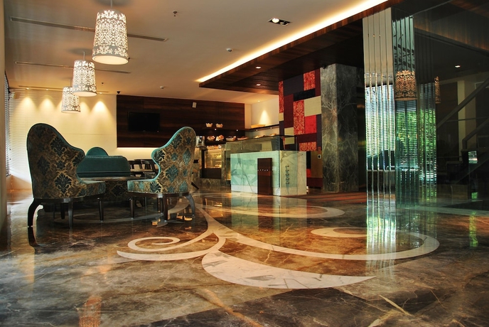 Imagen del bar/restaurante del Hotel Maya, Chandigarh. Foto 2