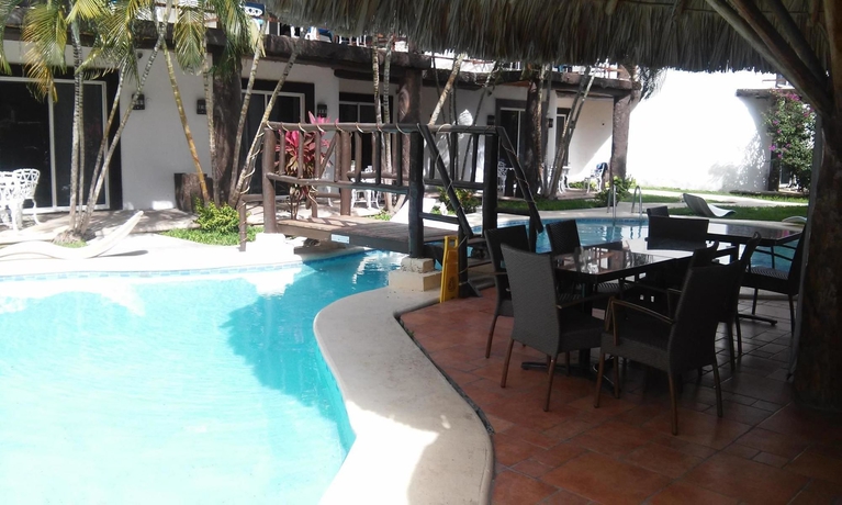 Imagen de los exteriores del Hotel Maya Del Carmen. Foto 12