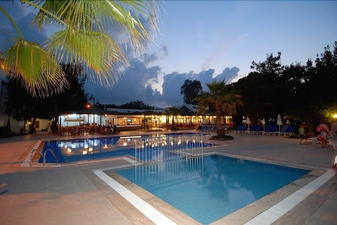 Imagen de la piscina del Hotel Maya Golf Side - All Inclusive. Foto 19