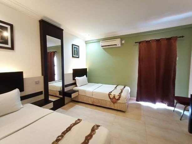 Imagen de la habitación del Hotel Maya, Lahad Datu. Foto 16