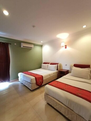 Imagen de la habitación del Hotel Maya, Lahad Datu. Foto 18