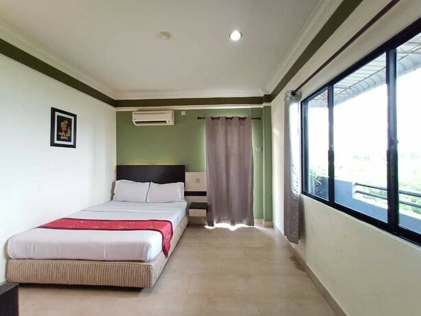 Imagen de la habitación del Hotel Maya, Lahad Datu. Foto 20