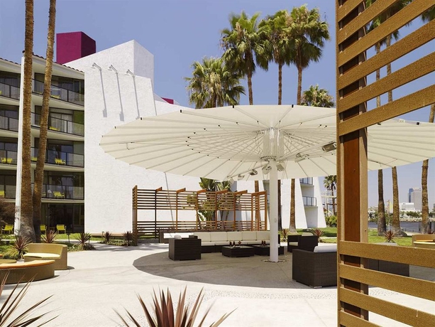 Imagen del bar/restaurante del Hotel Maya, Long Beach. Foto 3