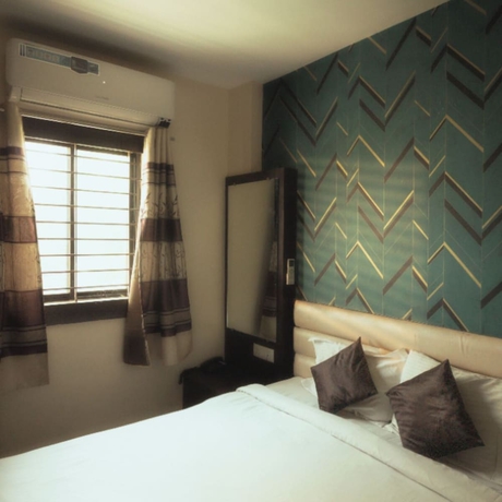 Imagen de la habitación del Hotel Maya Palace, Bhopal. Foto 8