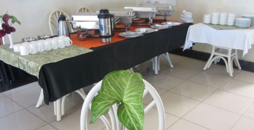 Imagen del bar/restaurante del Hotel Maya, Racecourse ward. Foto 2