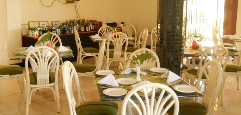 Imagen del bar/restaurante del Hotel Maya, Racecourse ward. Foto 3