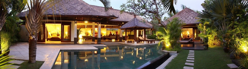 Imagen de la piscina del Hotel Maya Sayang Seminyak. Foto 16
