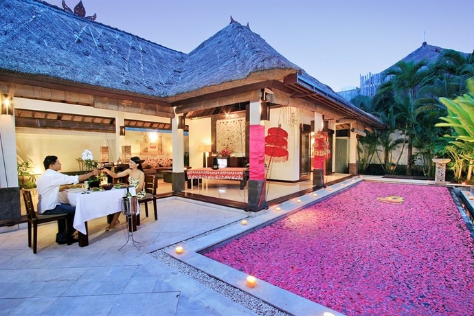 Imagen del bar/restaurante del Hotel Maya Sayang Seminyak. Foto 8