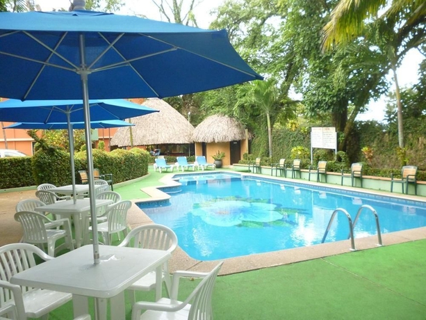 Imagen de la piscina del Hotel Maya Tulipanes Palenque. Foto 15