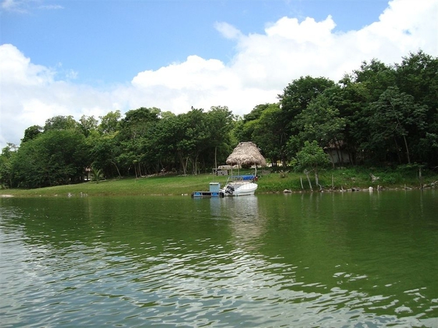 Imagen de los exteriores del Hotel Maya Zacpet&eacute;n Jungle Lodge. Foto 10
