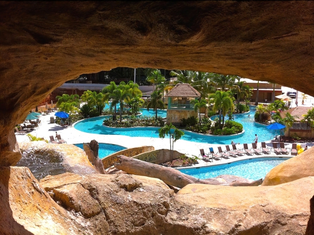 Imagen de la piscina del Hotel Mayag&uuml;ez Resort and Casino. Foto 17