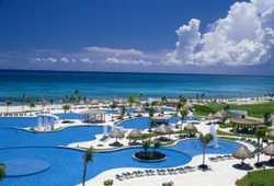 Imagen de la piscina del Hotel Mayan Palace Riviera Maya. Foto 11