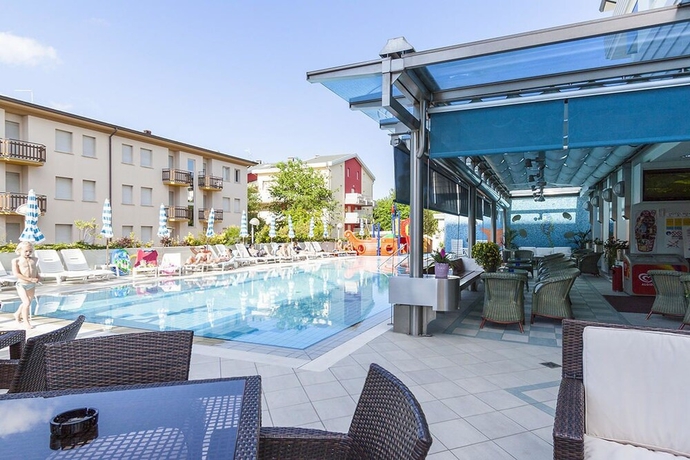Imagen de la piscina del Hotel Mayer, Bibione. Foto 18