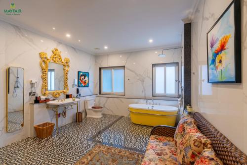 Imagen de la habitación del Hotel Mayfair Spring Valley Resort Guwahati. Foto 15