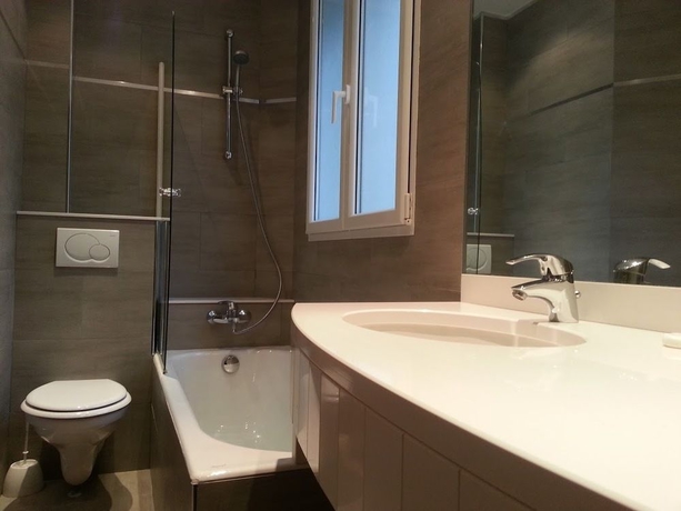 Imagen de la habitación del Hotel Mayflower, Arco del Triunfo-El&iacute;seo. Foto 4