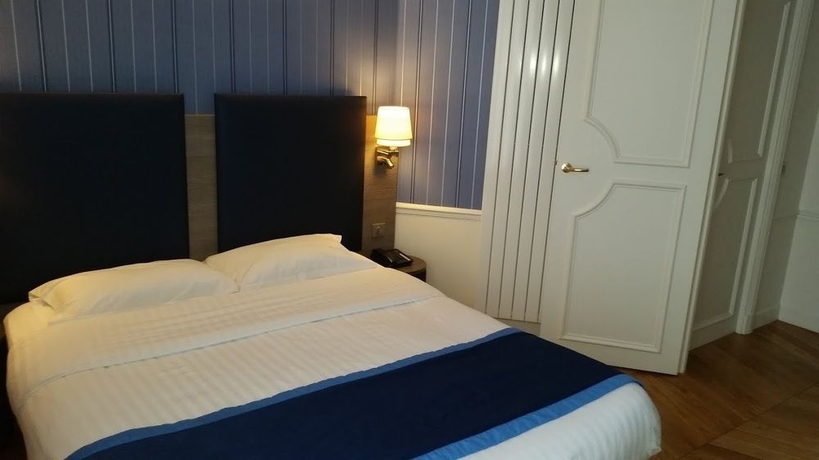 Imagen de la habitación del Hotel Mayflower, Arco del Triunfo-El&iacute;seo. Foto 9