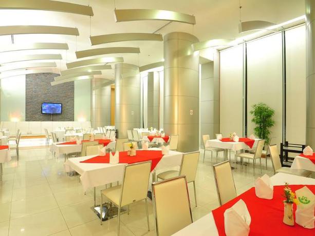 Imagen del bar/restaurante del Hotel Mayflower Grande Hotel. Foto 3