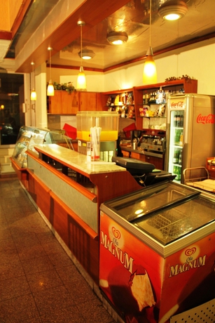 Imagen del bar/restaurante del Hotel Mayhouse 680. Foto 3
