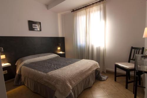 Imagen de la habitación del Hotel Mayno. Foto 6